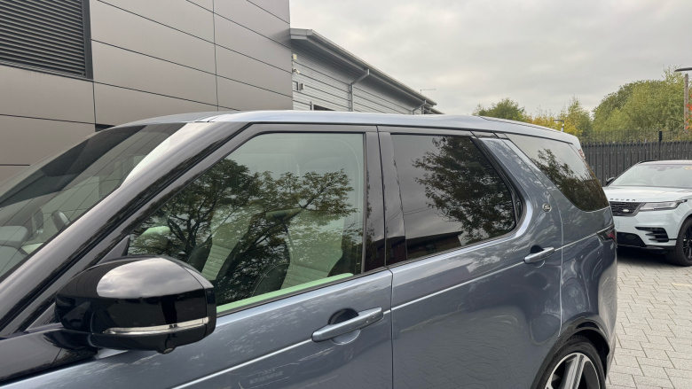 Land Rover Discovery 3.0 D300 R-Dynamic HSE 5dr Auto Diesel Station Wagon